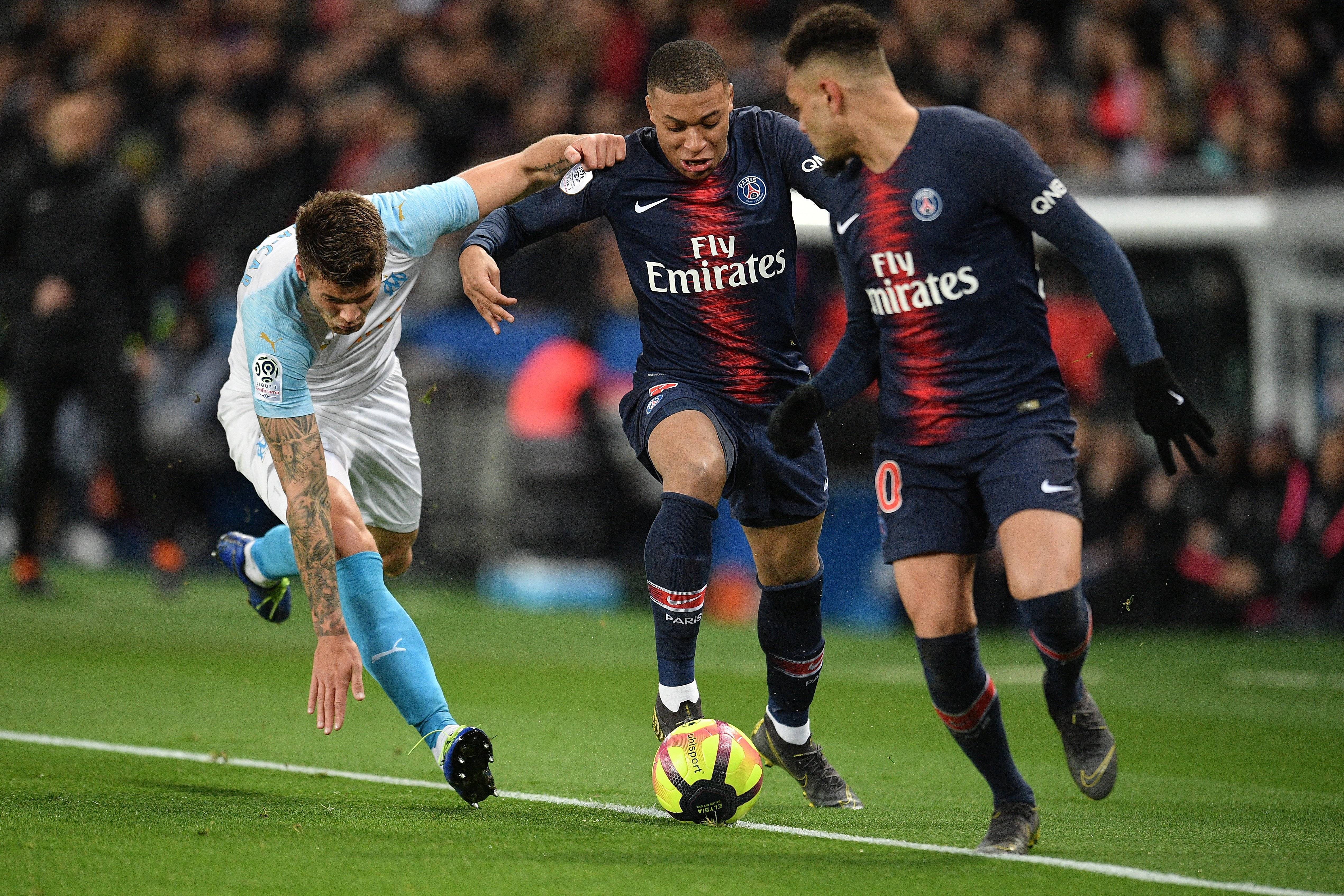 关于法兰克福决斗斯图加特，保级战火激烈的信息