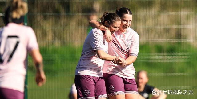 爱游戏官网-国际女足比赛中，各国队员展现出色技术和团队合作