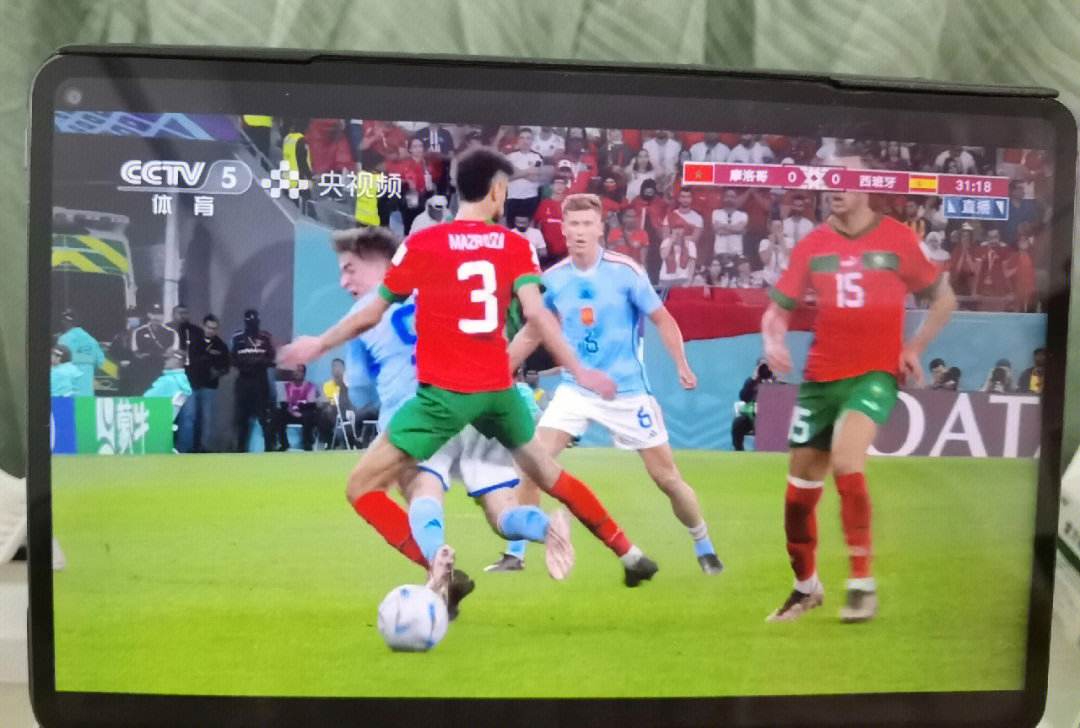 爱游戏官网入口-包含热血球场激烈对抗，豪门实力对决劲爆展开的词条