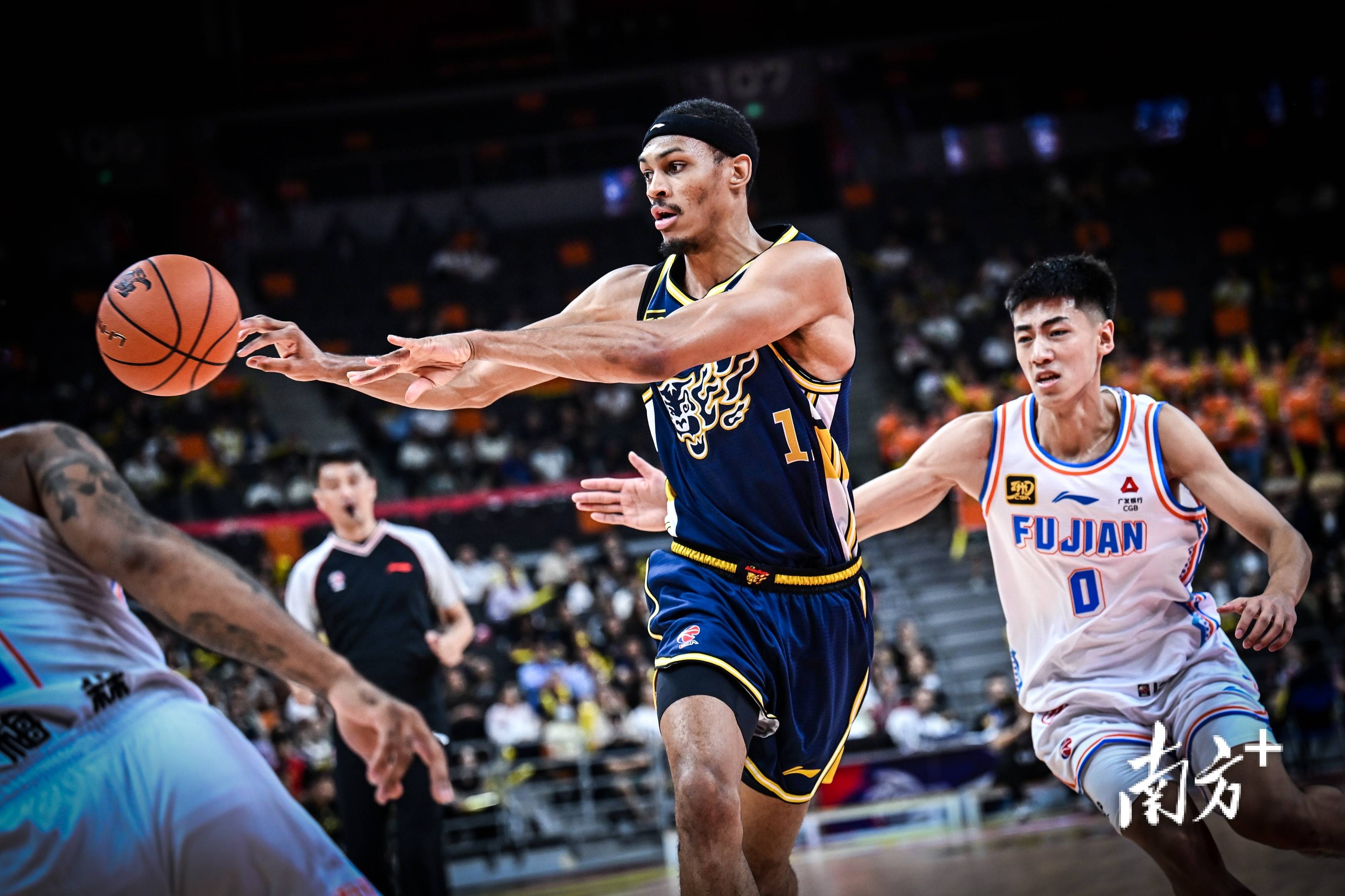 包含广东队表现抢眼，引领全国篮球热潮的词条