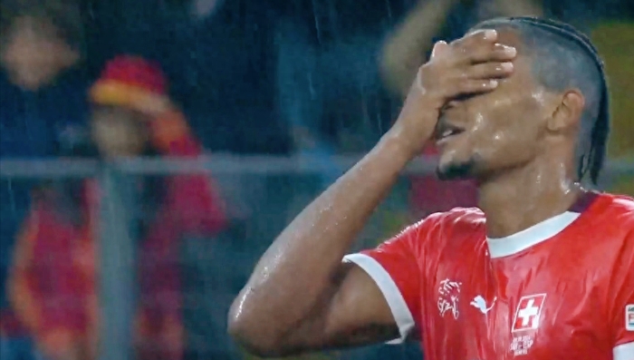 爱游戏亚洲官网-点球命中，主队逆转战局获胜