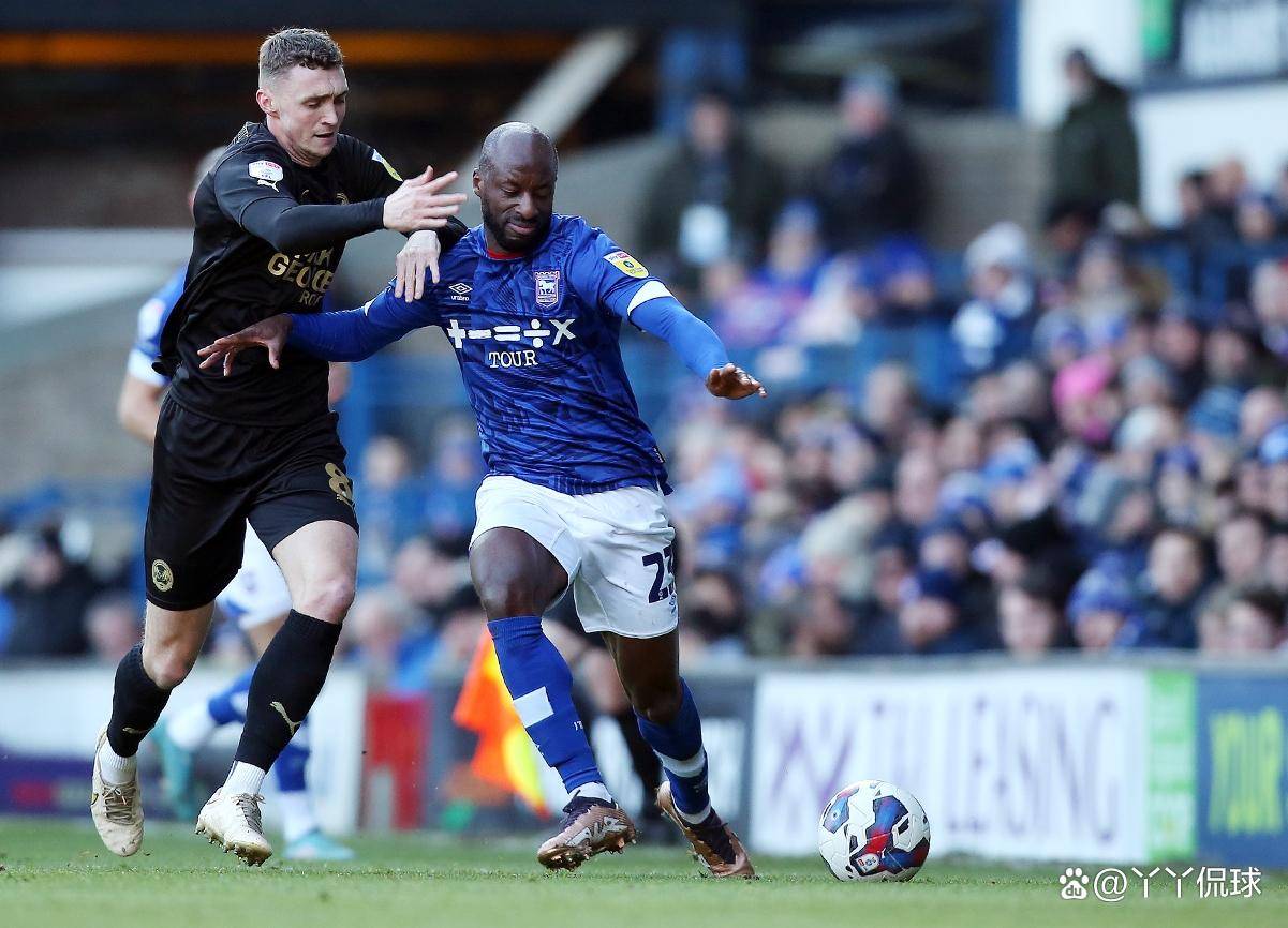 包含纽卡斯尔联主场告捷，保级希望保持的词条