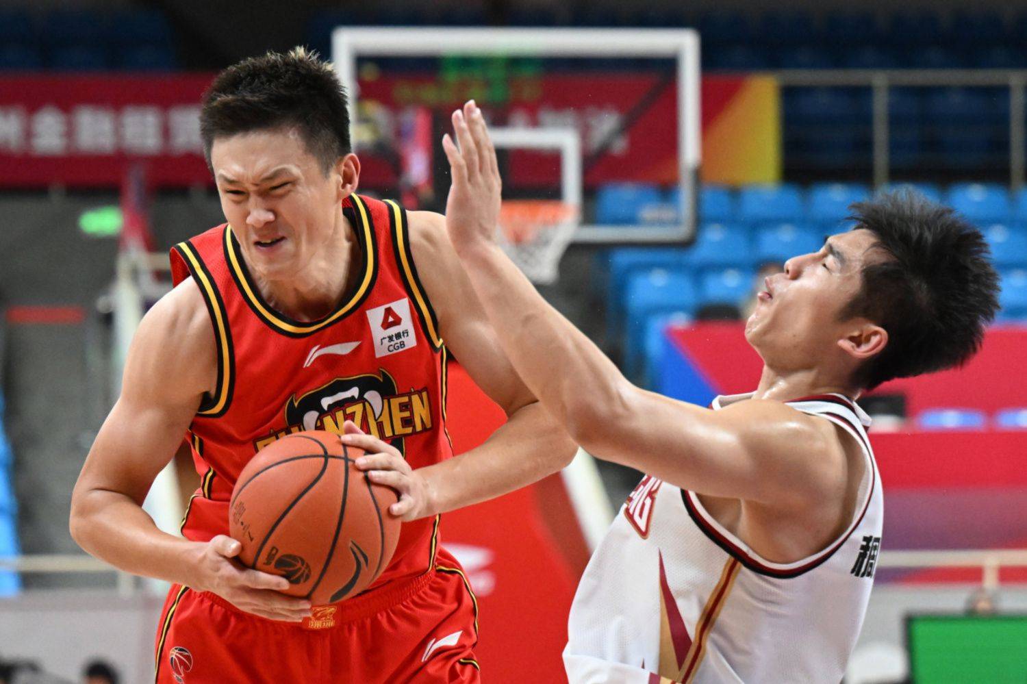 爱游戏登录入口-深圳队员硬仗打赢，成功保级