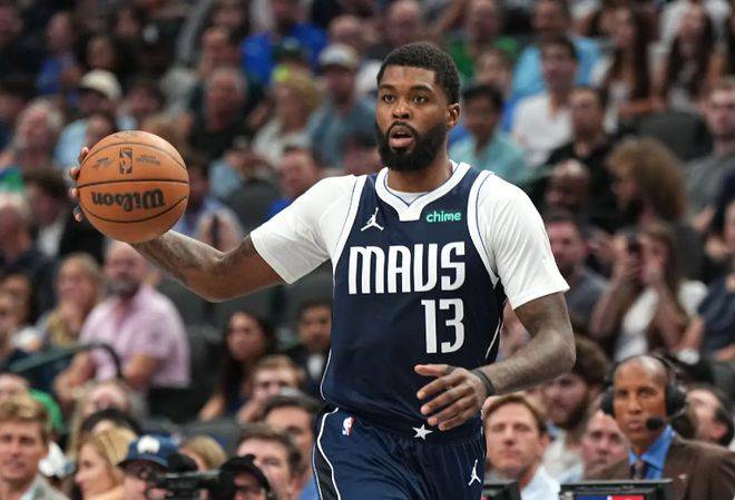 包含国王队半场领先，内线优势令鹈鹕队束手无策的词条