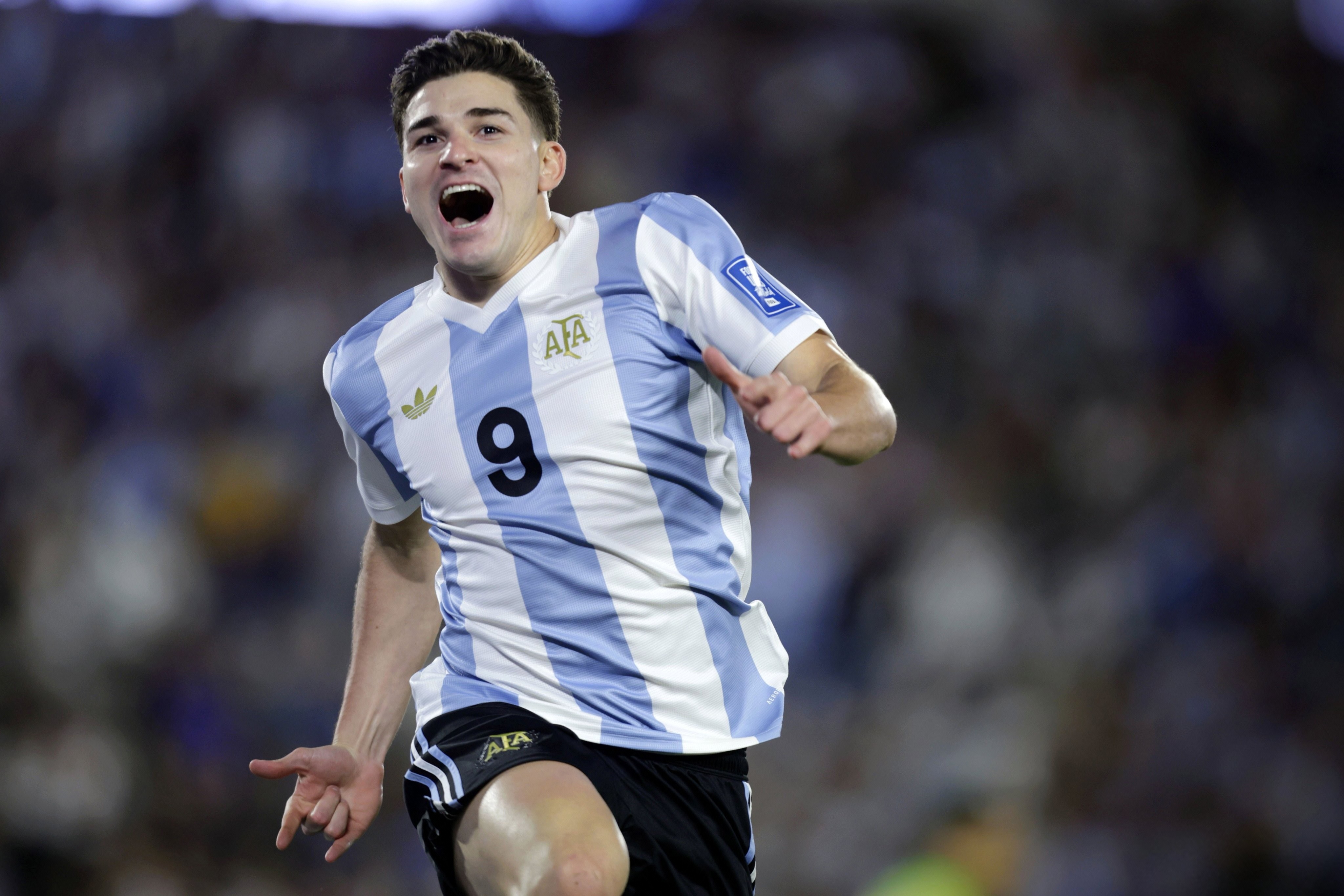 阿根廷巨星执教国家队，备战世界杯预选赛的简单介绍