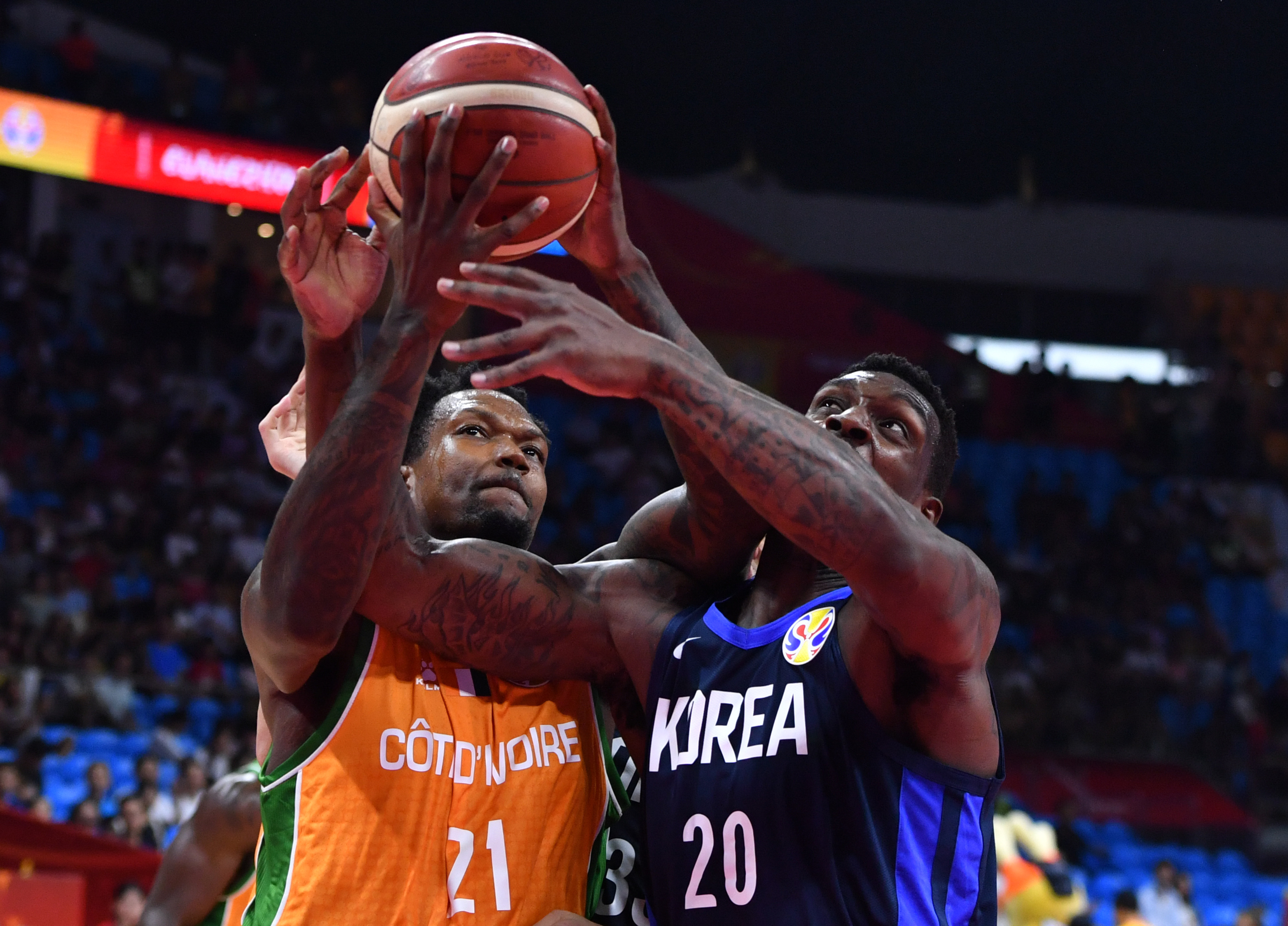 爱游戏app-科特迪瓦队连续不胜，教练组面临考验