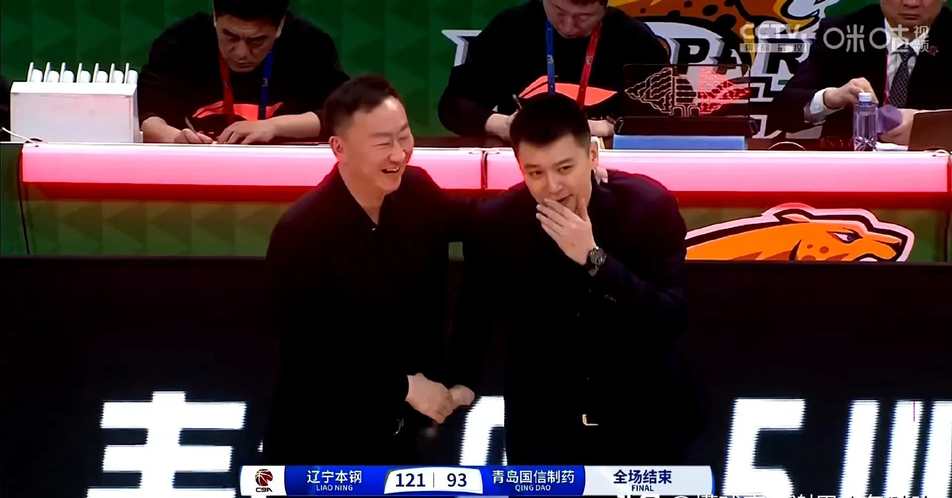 包含球队主帅赞扬队员们拼搏精神,协同取得胜利的词条 包含球队主帅赞扬队员们拼搏精神,协同取得胜利的词条