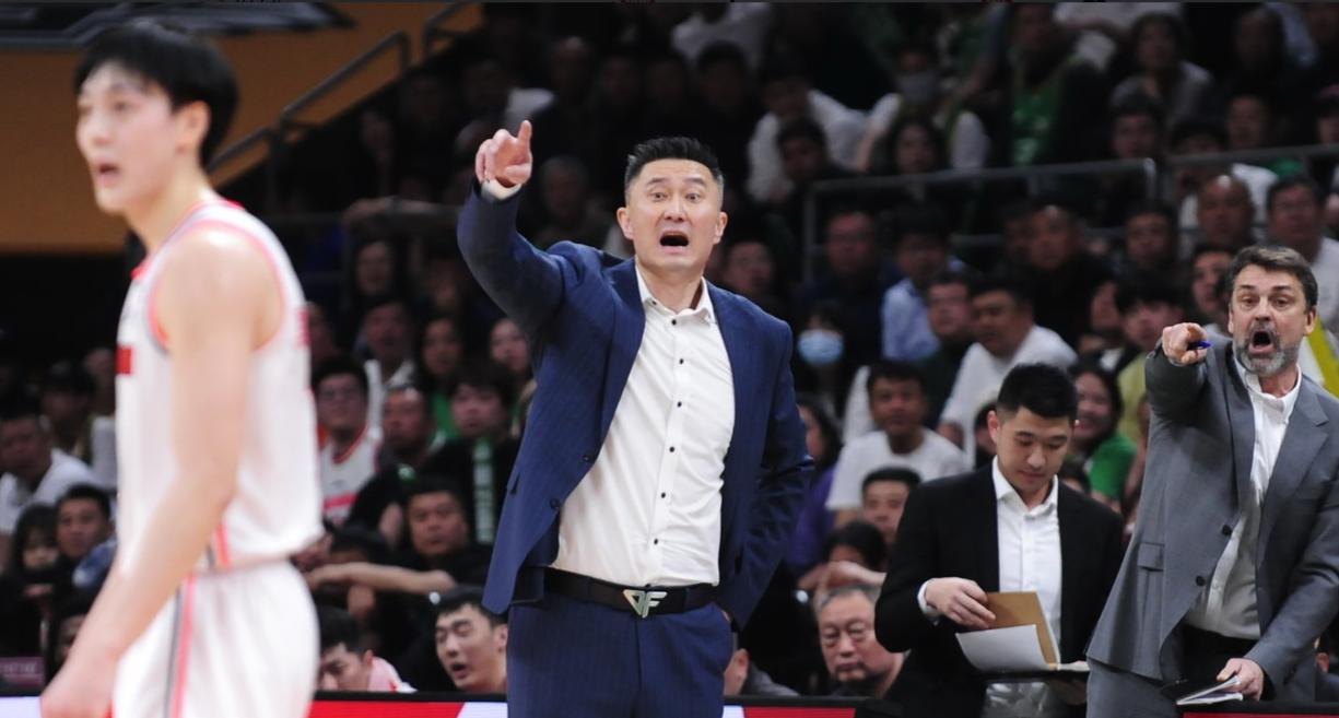 爱游戏网页版登录入口-包含皇宫队队员晋级本赛季得分王，引领球队前行的词条