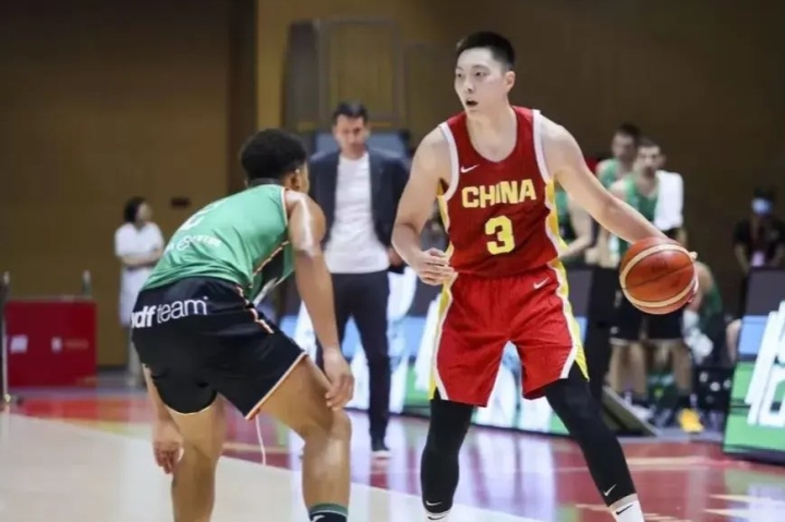 爱游戏官方登录入口-湖南男篮精湛战术，逆转胜利引人注目的简单介绍