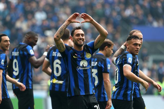 包含国际米兰继续高歌猛进，保持领头羊地位的词条