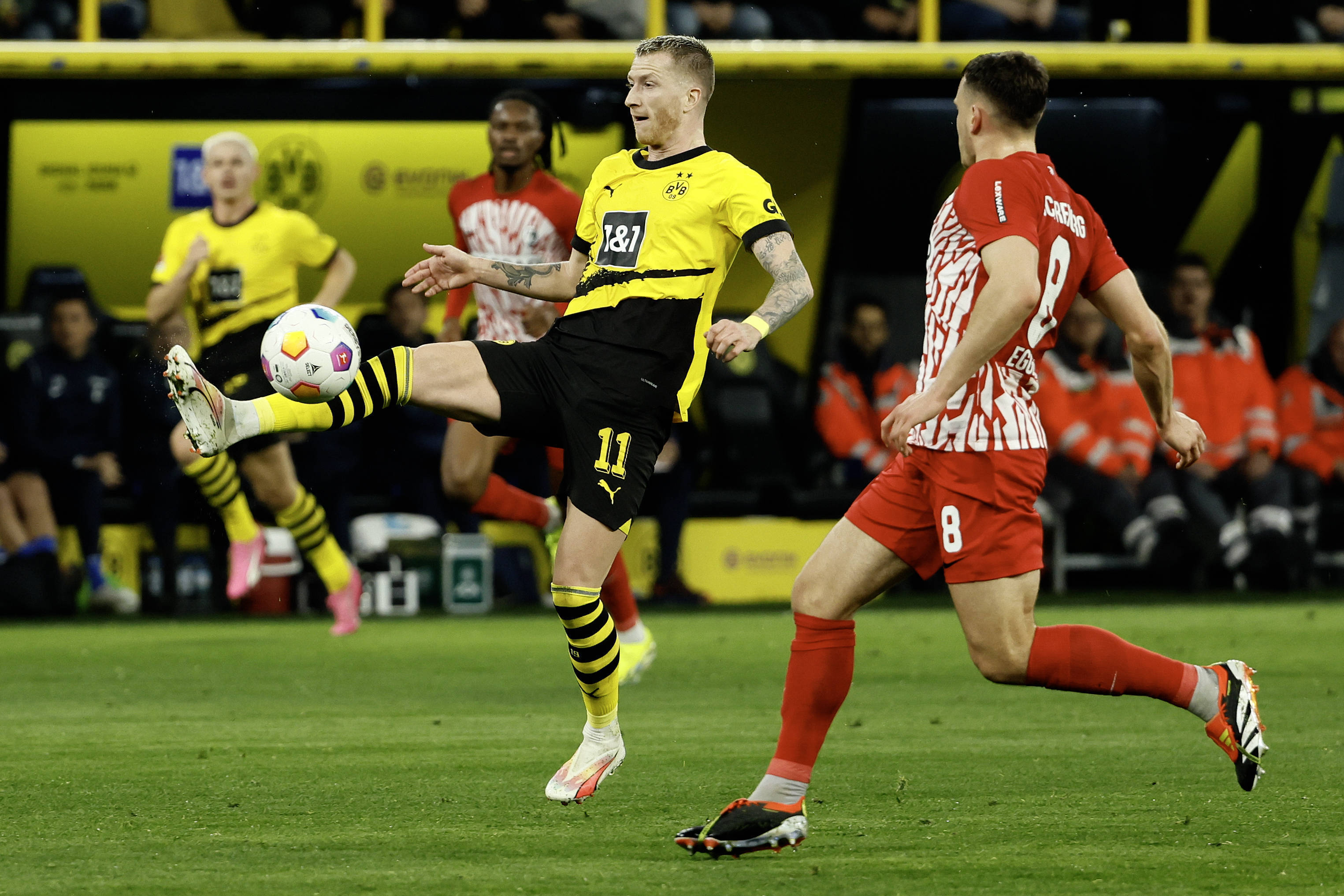 爱游戏亚洲官网-关于弗赖堡主场大胜沃尔夫斯堡，冲入前四名的信息