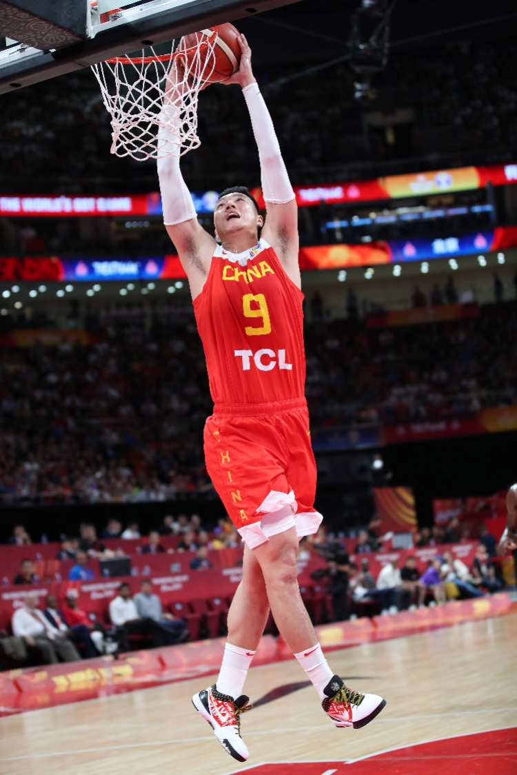 甘肃男篮在比赛中全队奋勇争胜,夺冠 甘肃男篮在比赛中全队奋勇争胜,夺冠