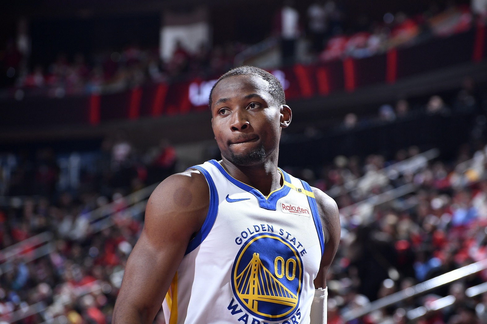 包含勇士队前锋复出，带领球队取得胜利的词条