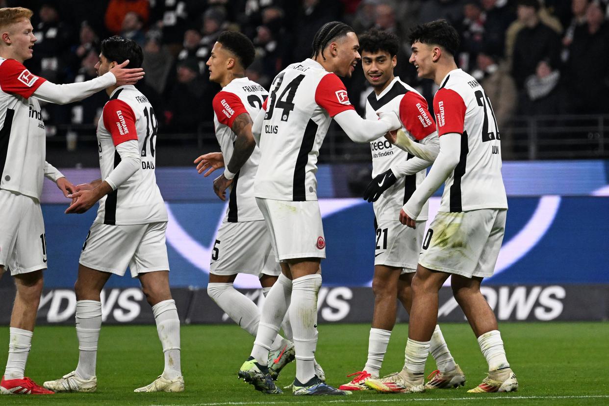 爱游戏官网-包含法兰克福-胜出对手难以抵挡球队攻势的词条