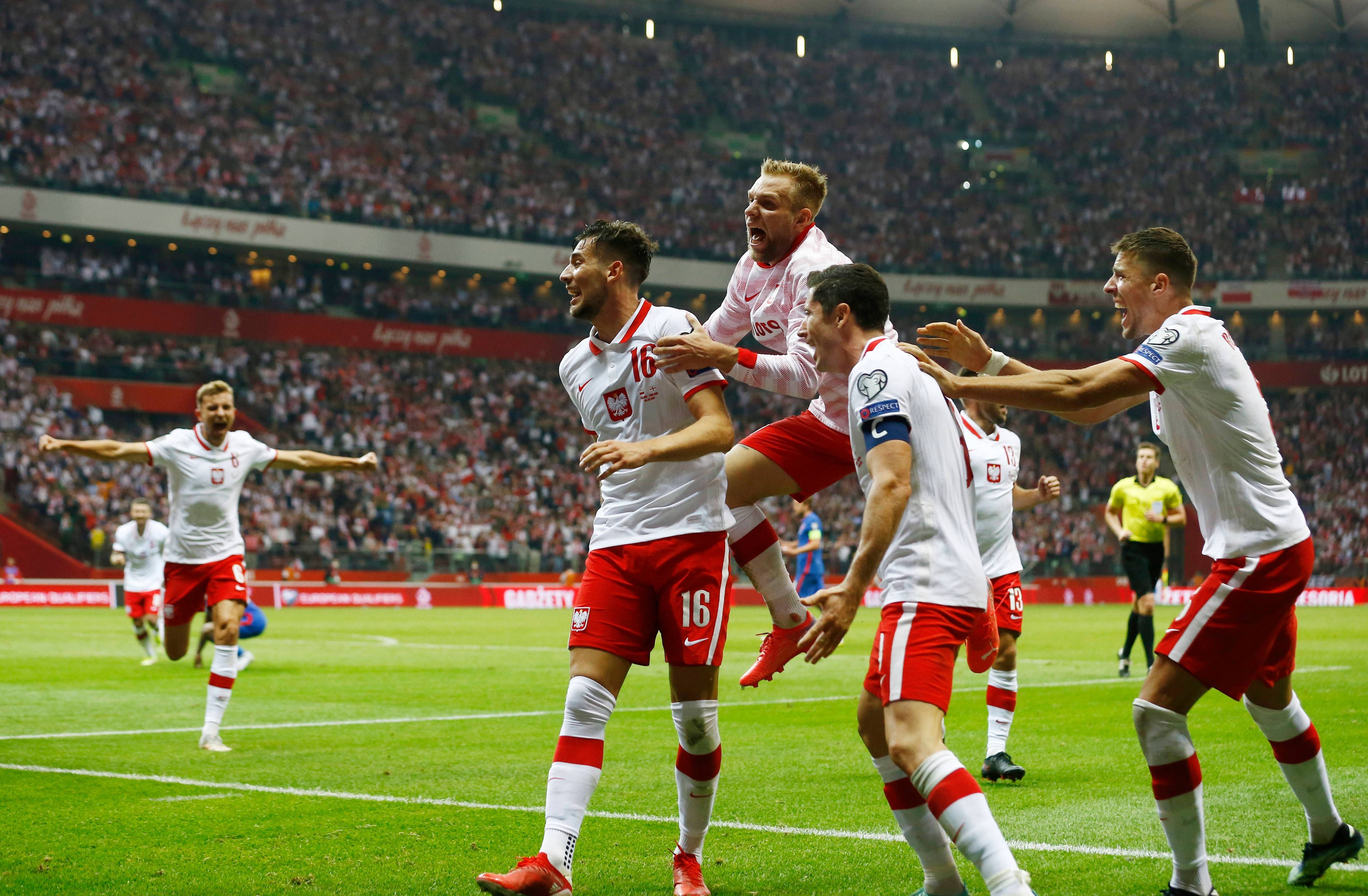 欧洲杯预选赛上演场面激烈大战