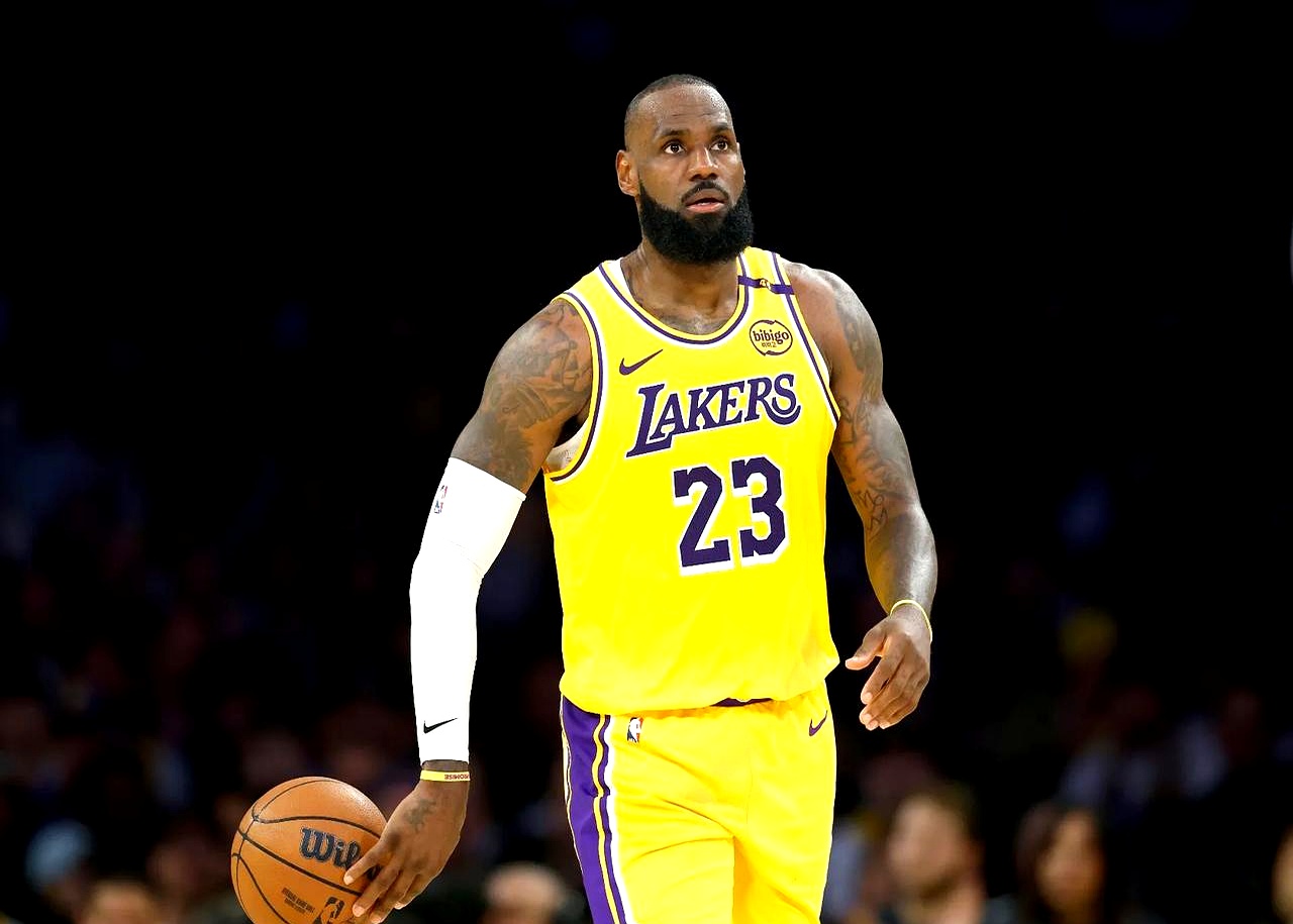 詹皇砍下40分带领湖人击败勇士 詹皇砍下40分带领湖人击败勇士